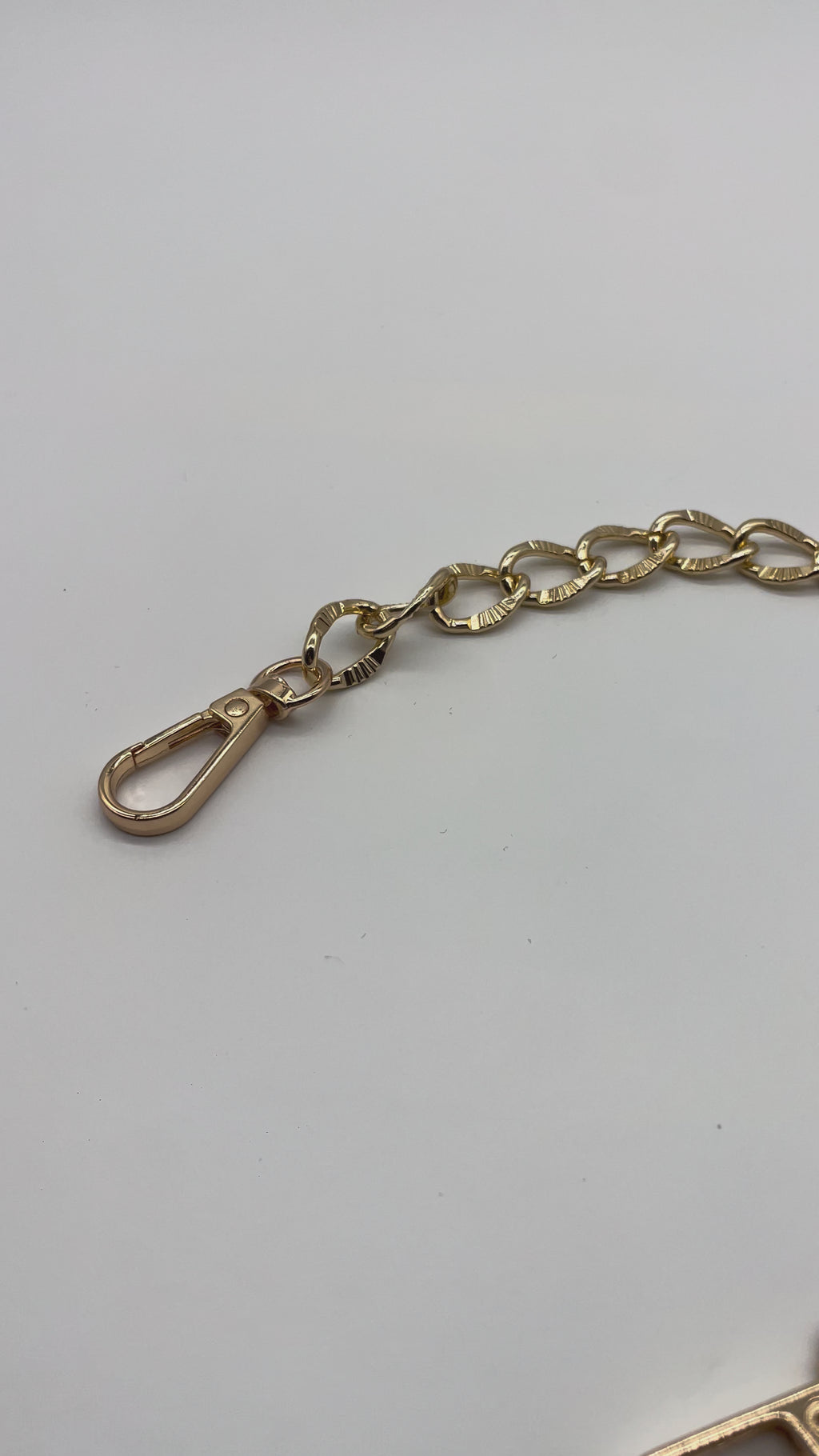 MAXI SHINY CHAIN HANDLE