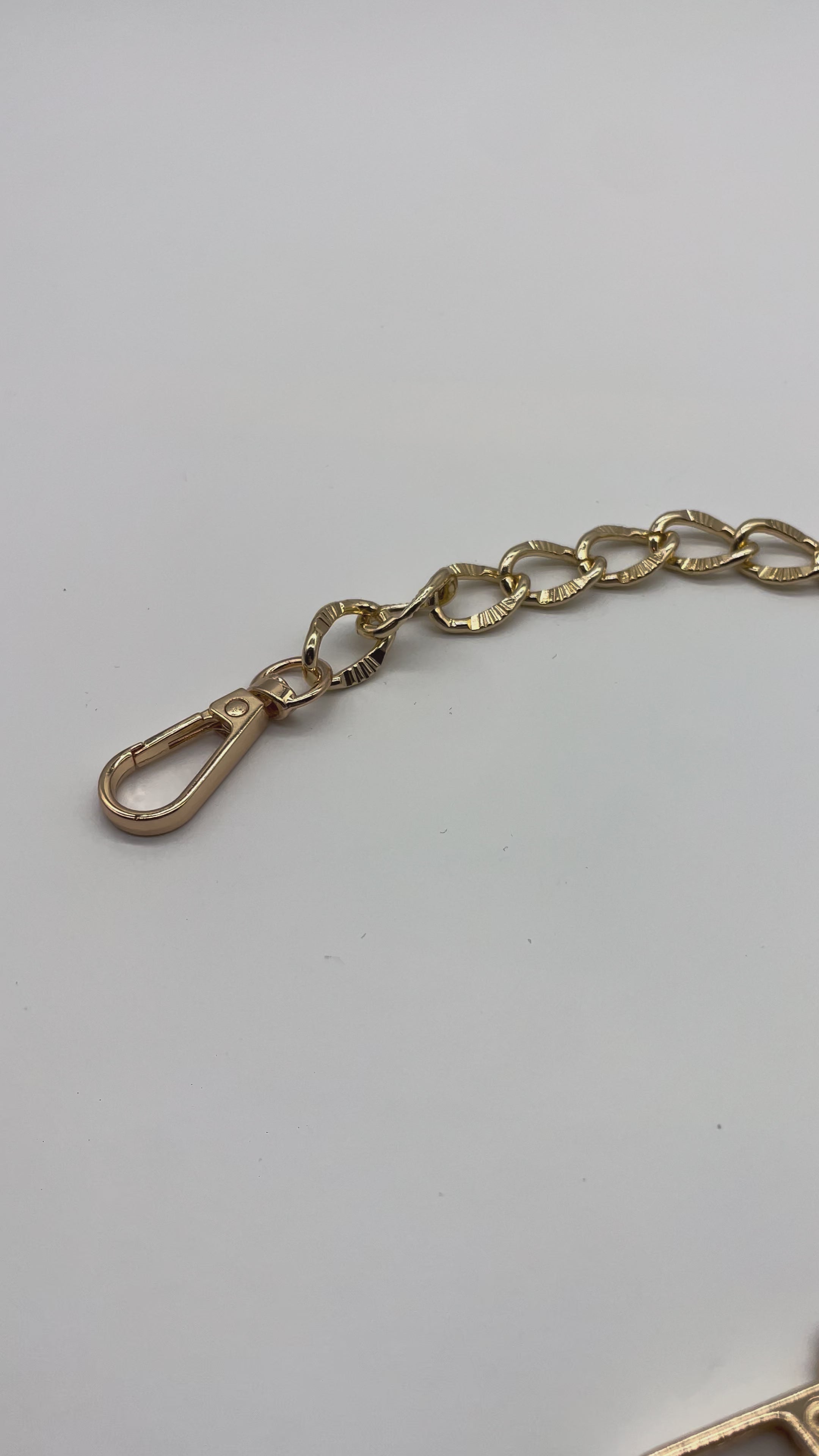MAXI SHINY CHAIN HANDLE