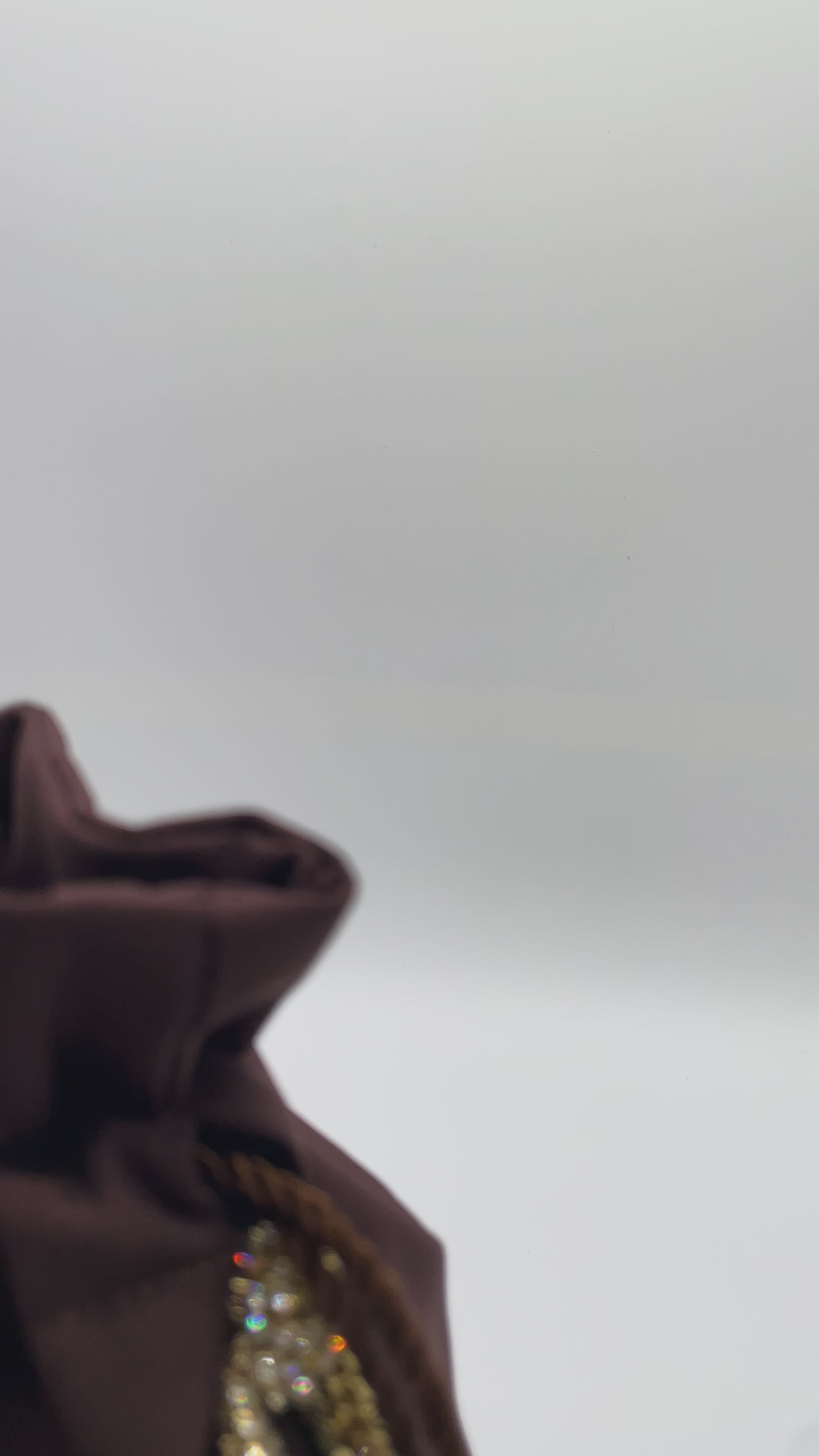 AURA | MARRONE
